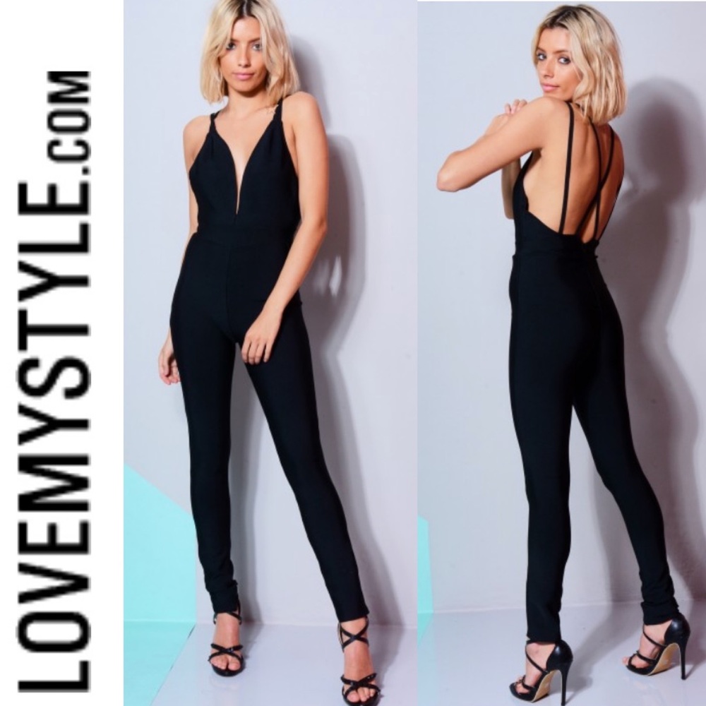 ✨Deep Plunge Backless Jumpsuit✨